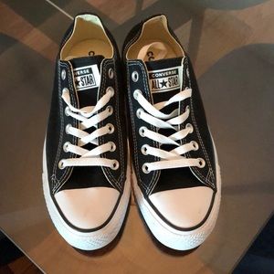 BRAND NEW Converse low top sneakers